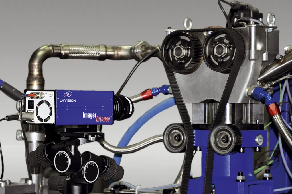 LaVision Imager Intense capturing fuel injection and combustion in a transparent engine