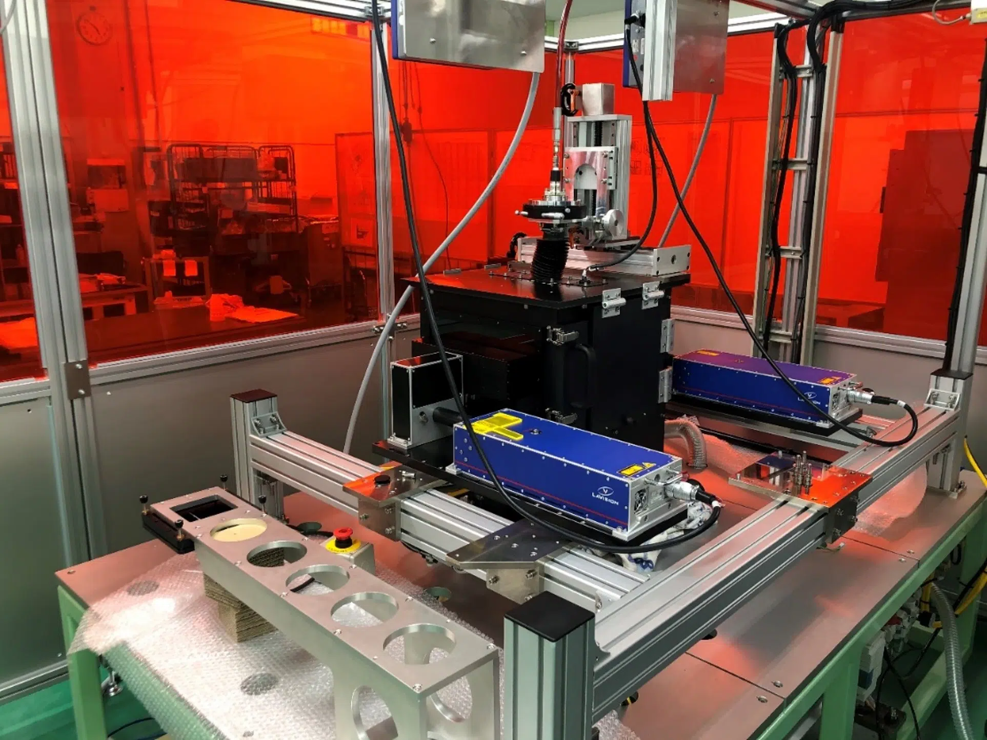 LaVision laboratory with multiple cameras set up for optical inline measurement of paints and coatings